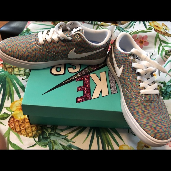 Nike shoes size 8 - Picture 3 of 4